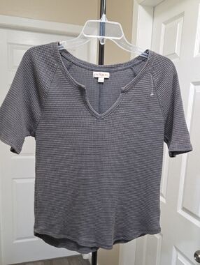 Knox Rose Charcoal Waffle V‑Neck Short Sleeve Tee Distressed